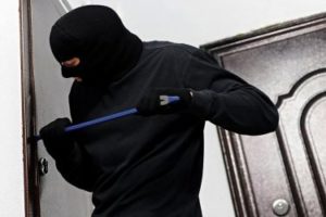 Как защитить квартиру от воров?