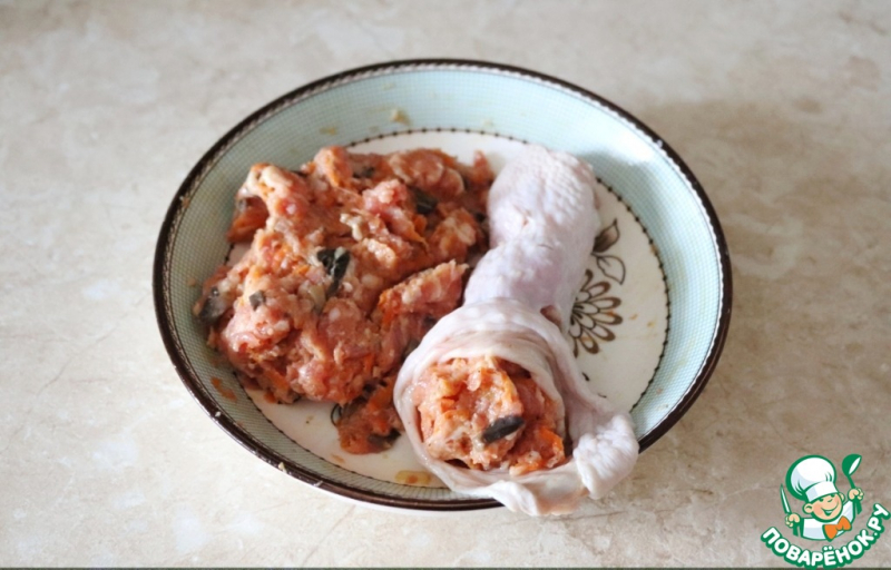Фаршированная голень индейки с овощами и шампиньонами