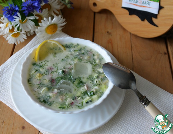 Окрошка с индейкой на бульоне