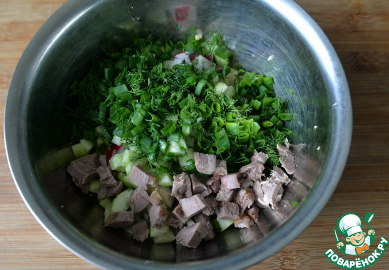 Окрошка с индейкой на бульоне