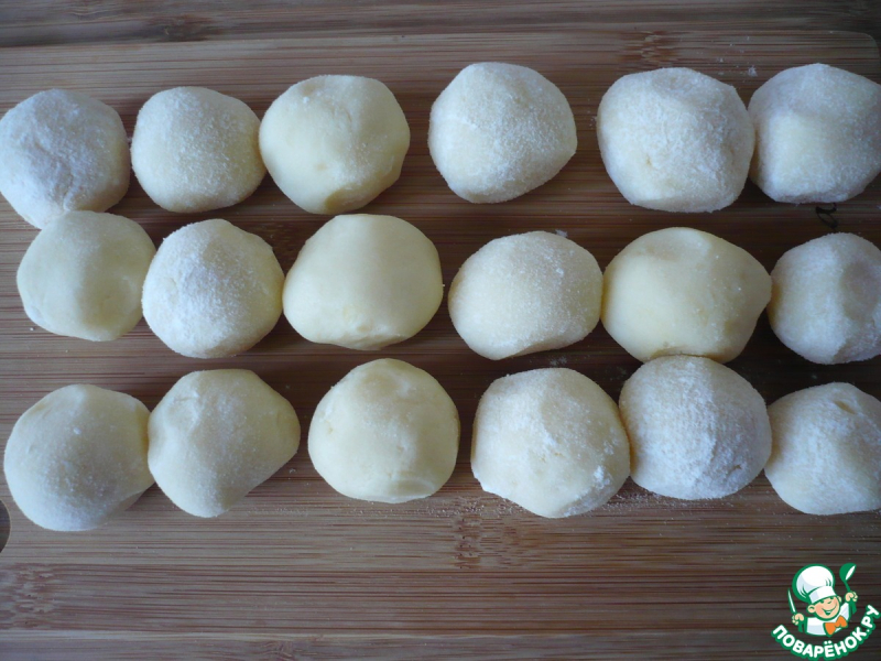 Пирог из картофельного пюре с колбасками