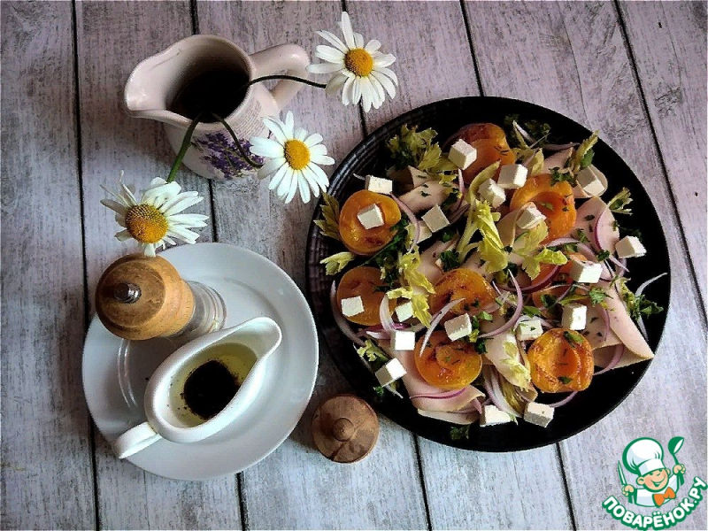 Салат с ветчиной и абрикосами-гриль