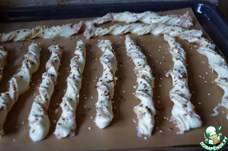 Слоёные палочки с фаршем и сыром