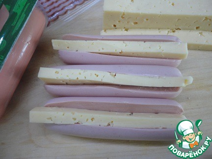 Сосиски, фаршированные сыром