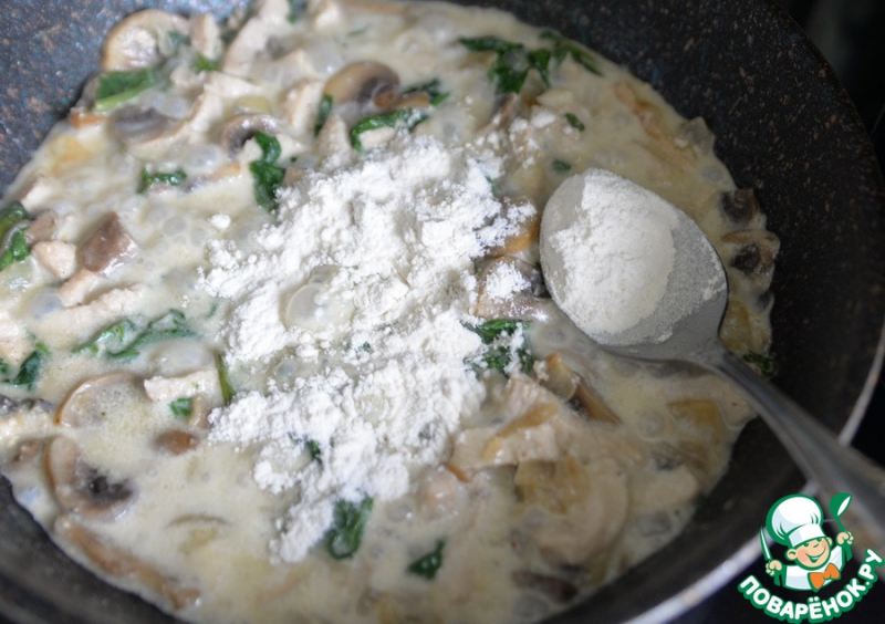 Бургер с индейкой, шпинатом и шампиньонами