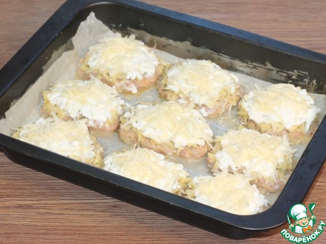 Котлеты из фарша индейки под шубкой