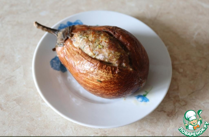 Мятый баклажан, фаршированный бараниной