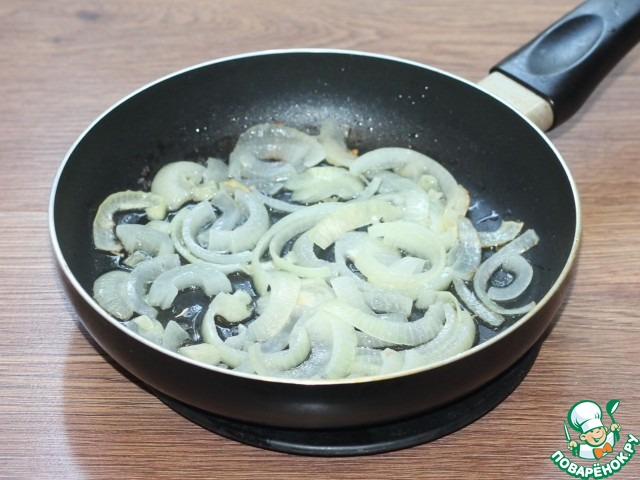 Пирог с индейкой, картофелем и луком
