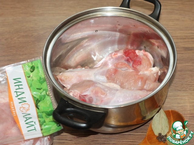 Пирог с индейкой, картофелем и луком