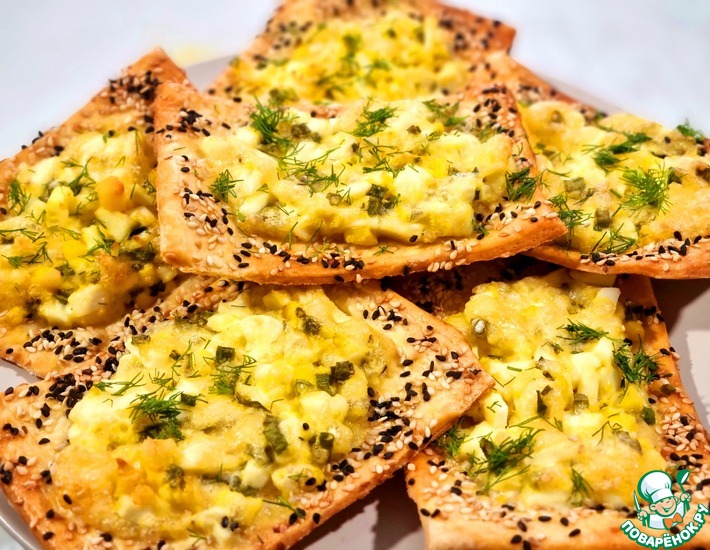 Слойки с яйцом и зеленым луком
