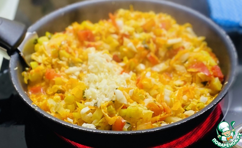 Тушеная пекинская капуста с овощами