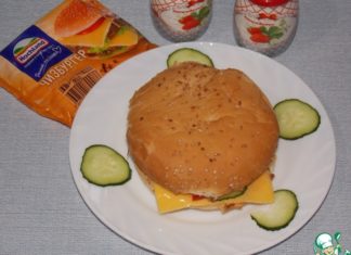 Гамбургер с креветками, сыром и овощами