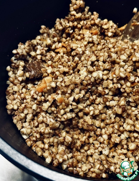 Каша гречневая. Мясо, грибы, морковка, лук