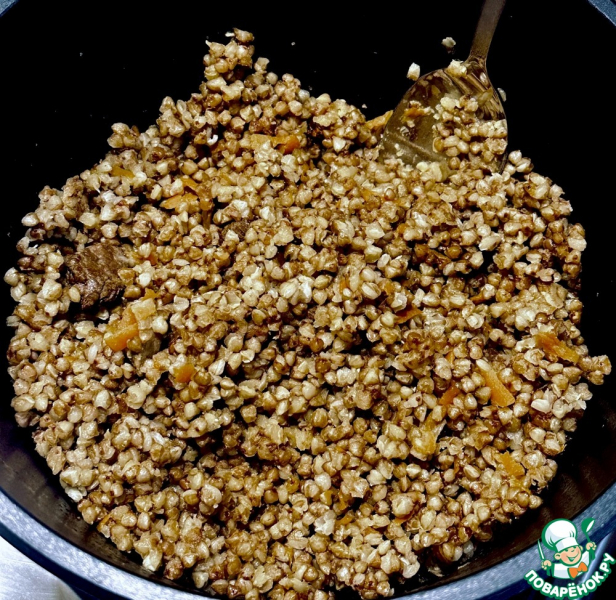 Каша гречневая. Мясо, грибы, морковка, лук