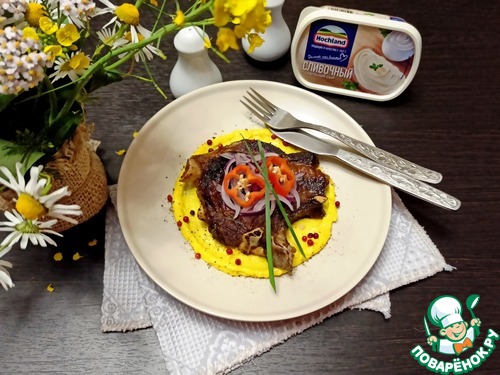 Говяжья корейка с сырным соусом
