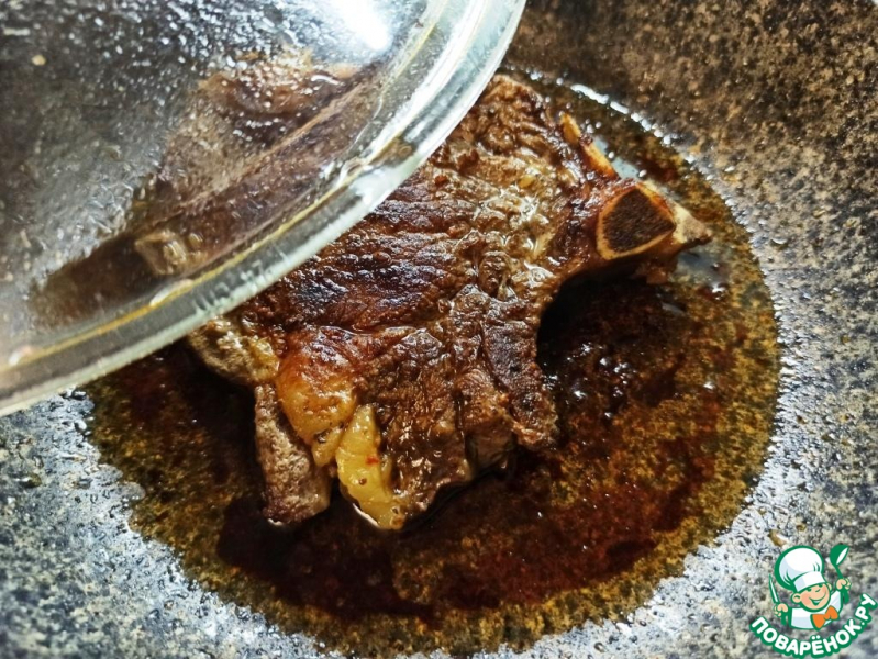 Говяжья корейка с сырным соусом