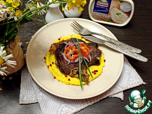 Говяжья корейка с сырным соусом