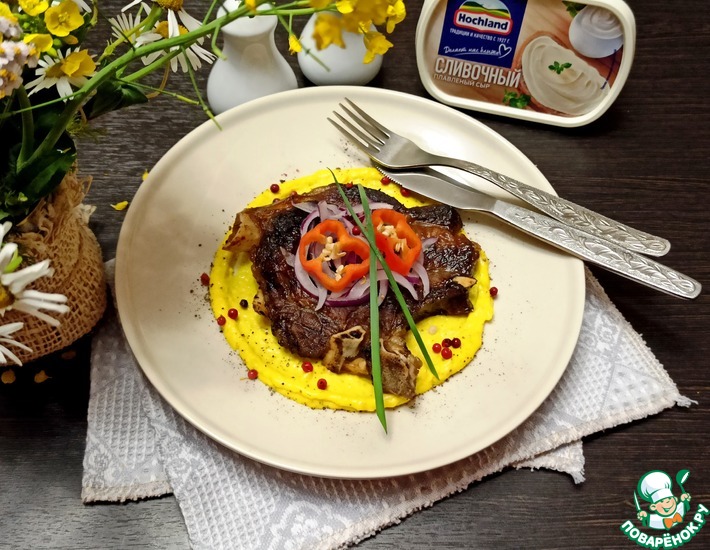 Говяжья корейка с сырным соусом
