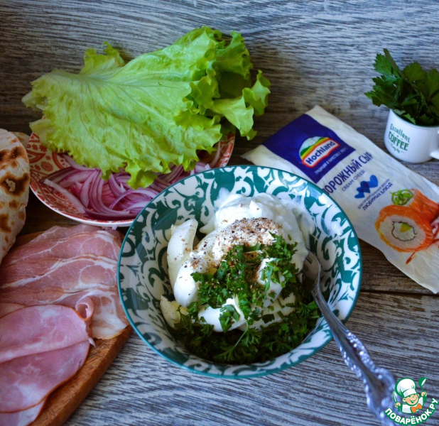 Рулет из лаваша с мясной нарезкой