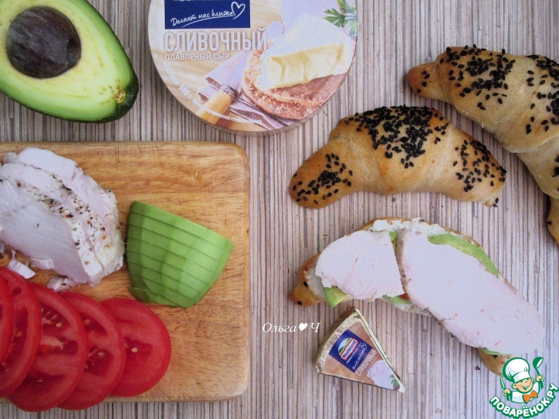 Сэндвич с курицей в круассане