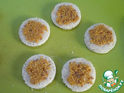 Сырная закуска с клюквой и рыбой