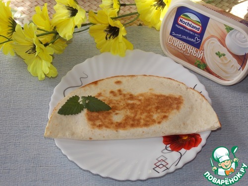 Сытная тортилья с сыром и колбасой
