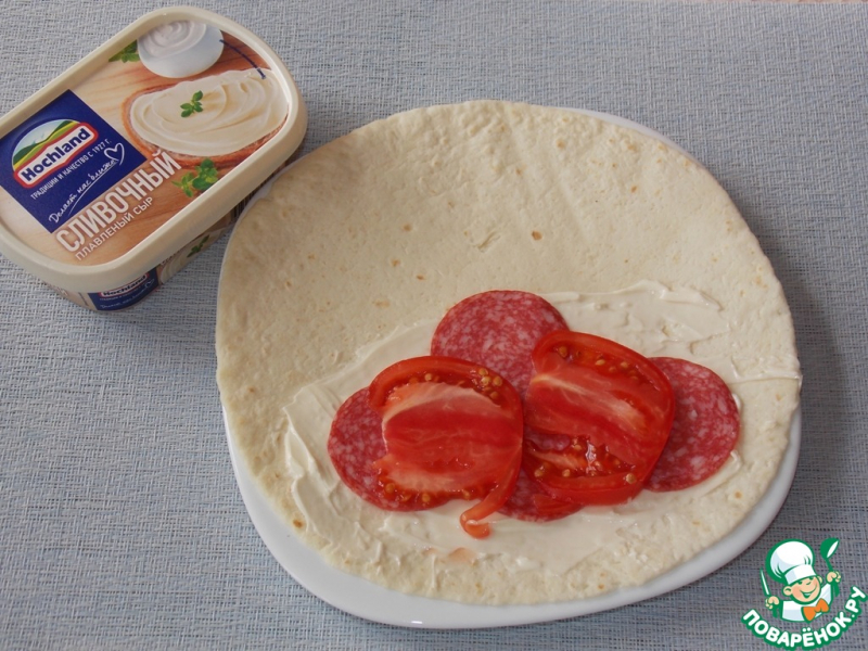 Сытная тортилья с сыром и колбасой