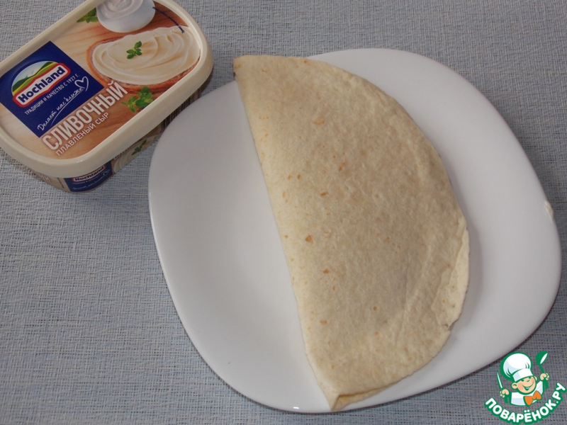 Сытная тортилья с сыром и колбасой