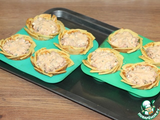 Блинные корзиночки с начинкой из тунца