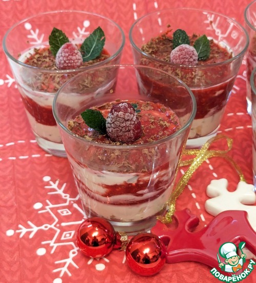 Десерт с творогом, маскарпоне и малиновым соусом