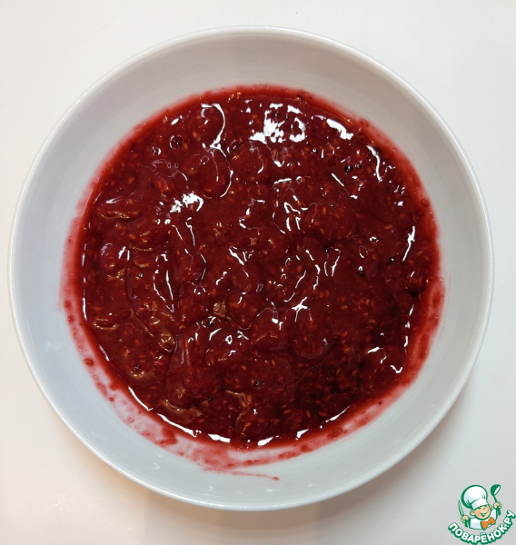 Десерт с творогом, маскарпоне и малиновым соусом