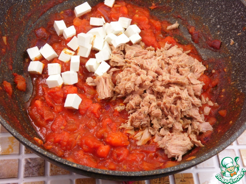 Горячая закуска из тунца с томатами
