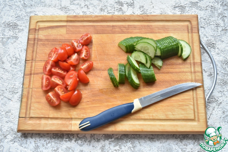 Легкий салат с тунцом и фетой