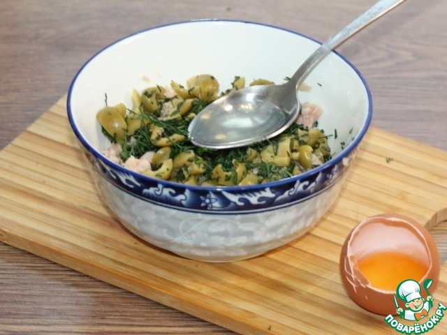 Мини-слойки с тунцом и оливками