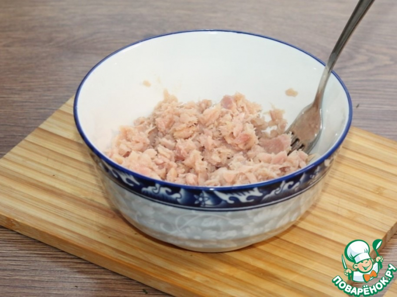 Мини-слойки с тунцом и оливками