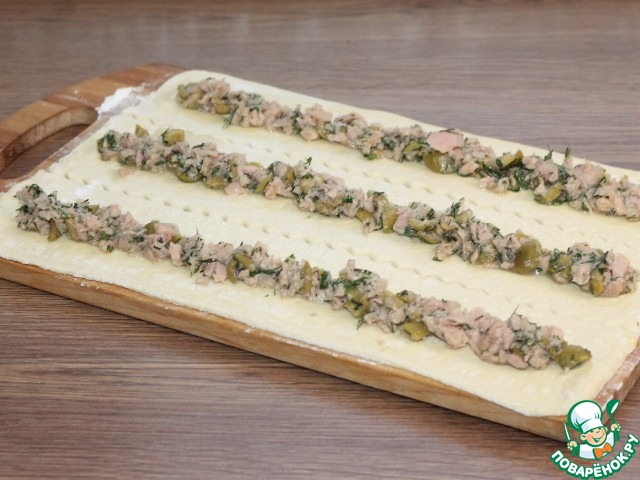 Мини-слойки с тунцом и оливками