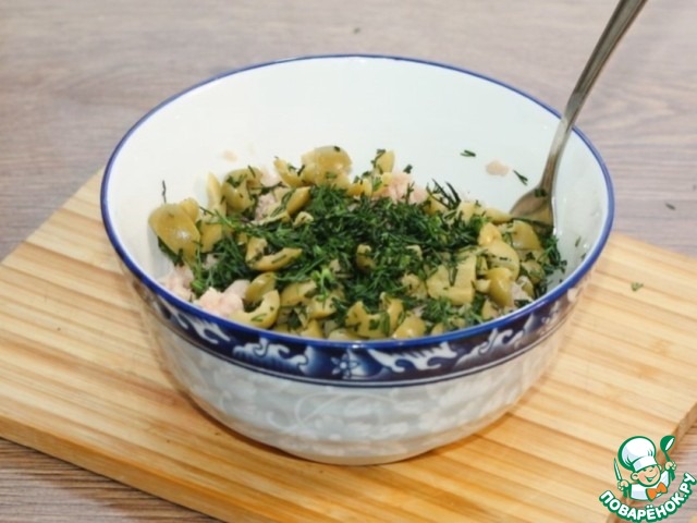 Мини-слойки с тунцом и оливками