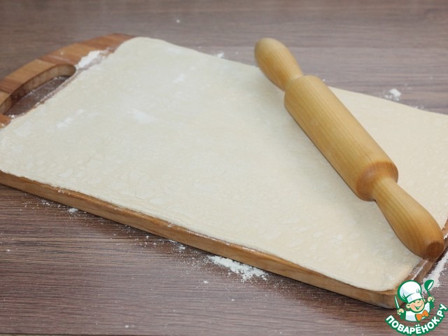 Мини-слойки с тунцом и оливками