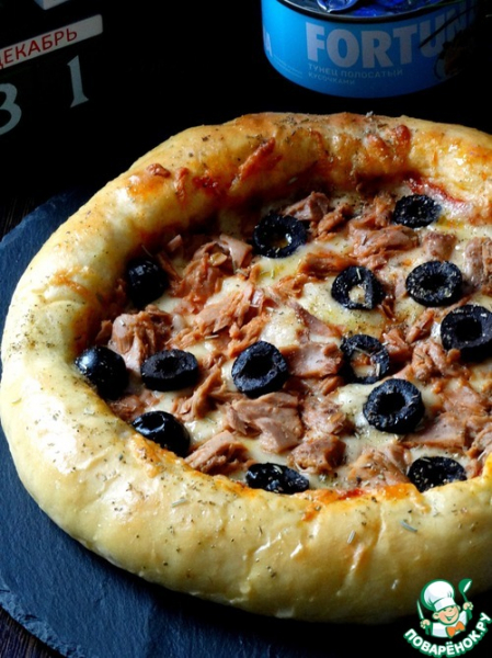 Пицца с тунцом и маслинами
