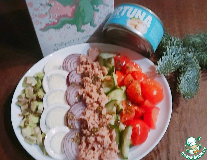 Салат порционный с тунцом