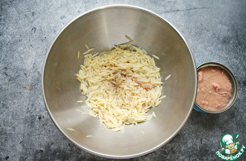 Салат с орзони и тунцом