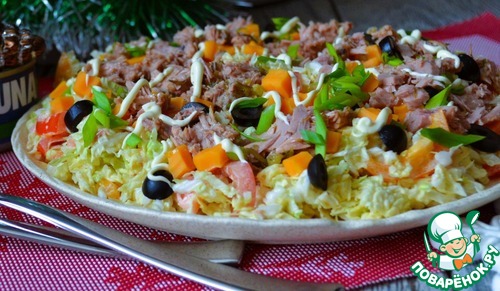 Салат с пекинской капустой и тунцом