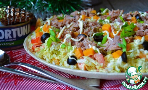 Салат с пекинской капустой и тунцом