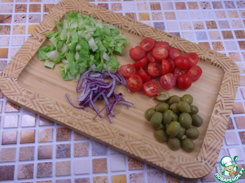 Салат с сырно-рыбными шариками