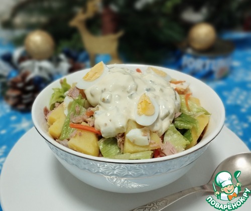 Салат с тунцом и горячей заправкой