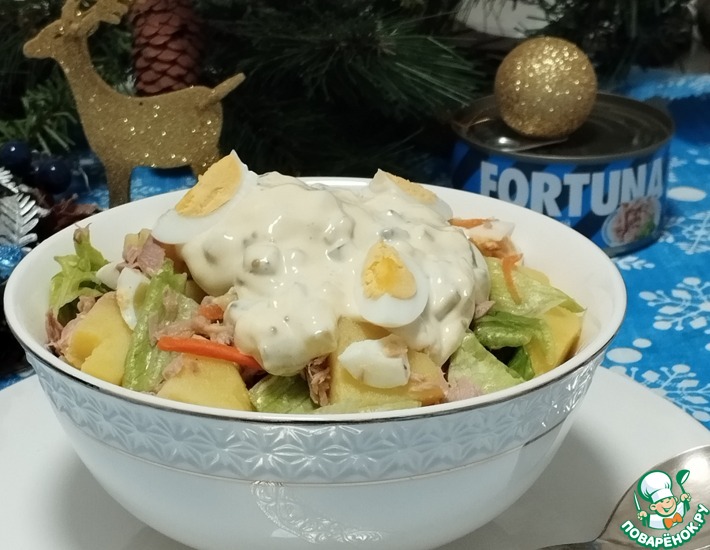 Салат с тунцом и горячей заправкой