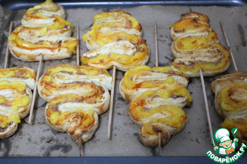 Слойки "Елочки" с тунцом
