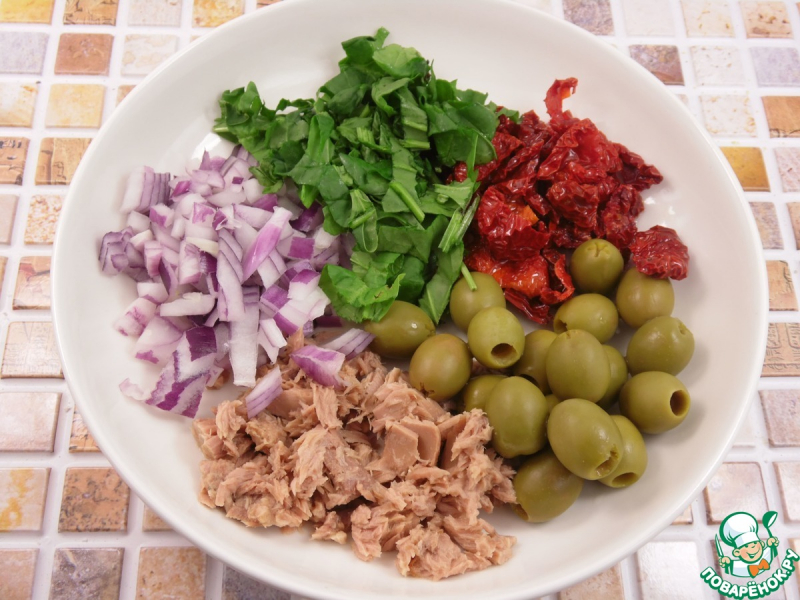 Закусочный кекс с тунцом и оливками