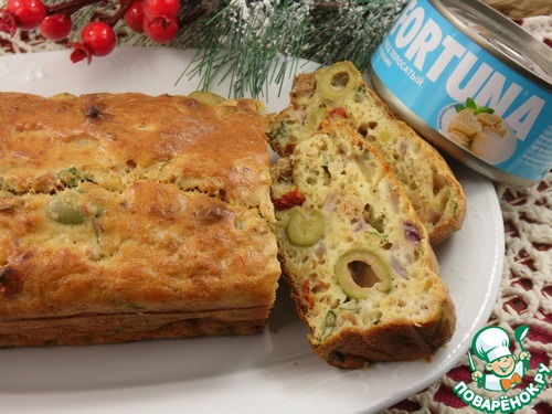 Закусочный кекс с тунцом и оливками