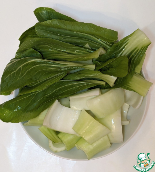 Бок-чой с зелёным луком и кунжутом